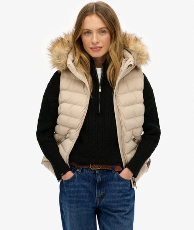 Superdry Damen Fuji Weste mit Kapuze aus Kunstfell Cream - Größe: 38 von Superdry
