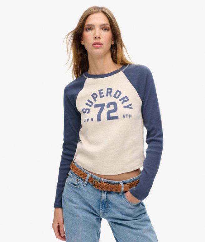 Superdry Damen Geripptes Athletic Essentials Langarmshirt in Schmaler Passform Creme - Größe: 42-44 von Superdry