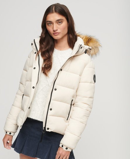 Superdry Women's Kurze Pufferjacke mit Kapuze und Kunstfellbesatz Beige - Größe: 36 von Superdry