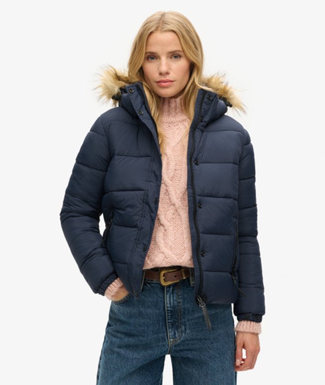 Superdry Damen Kurze Pufferjacke mit Kapuze und Kunstfellbesatz Marineblau - Größe: 36 von Superdry
