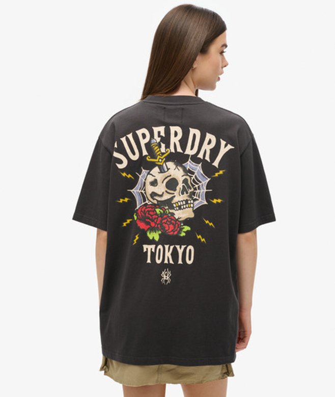 Superdry Damen OverGröße T-shirt mit Tattoo-grafik auf der Rückseite Schwarz - Größe: L von Superdry