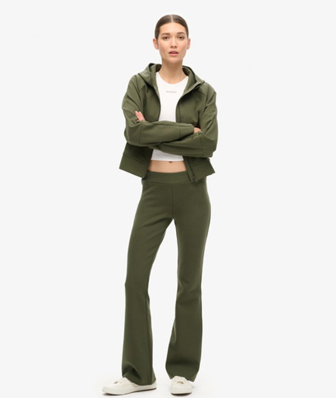 Superdry Damen Sport Tech Jogginghose mit Niedriger Leibhöhe und Ausgestelltem Bein Kaki - Größe: 38 von Superdry