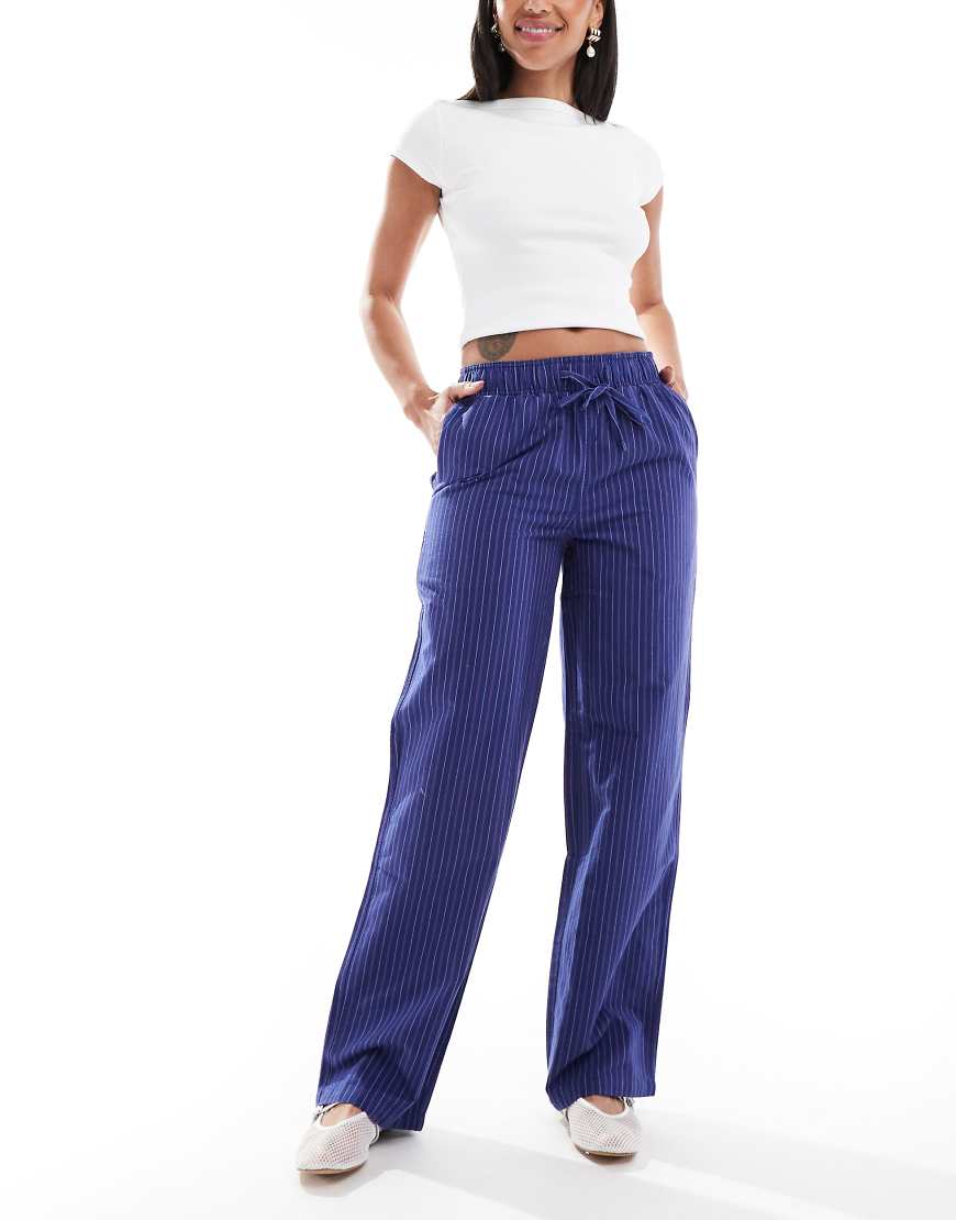 Superdry - Elastische Hose aus Baumwolle mit Streifen in Pimlico-Marineblau von Superdry