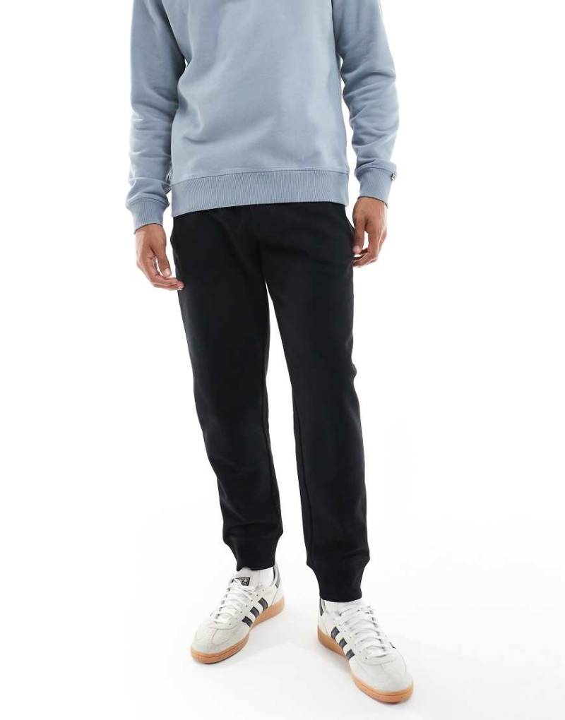 Superdry - Essential - Jogginghose in Schwarz mit Logo und angerauter Innenseite von Superdry