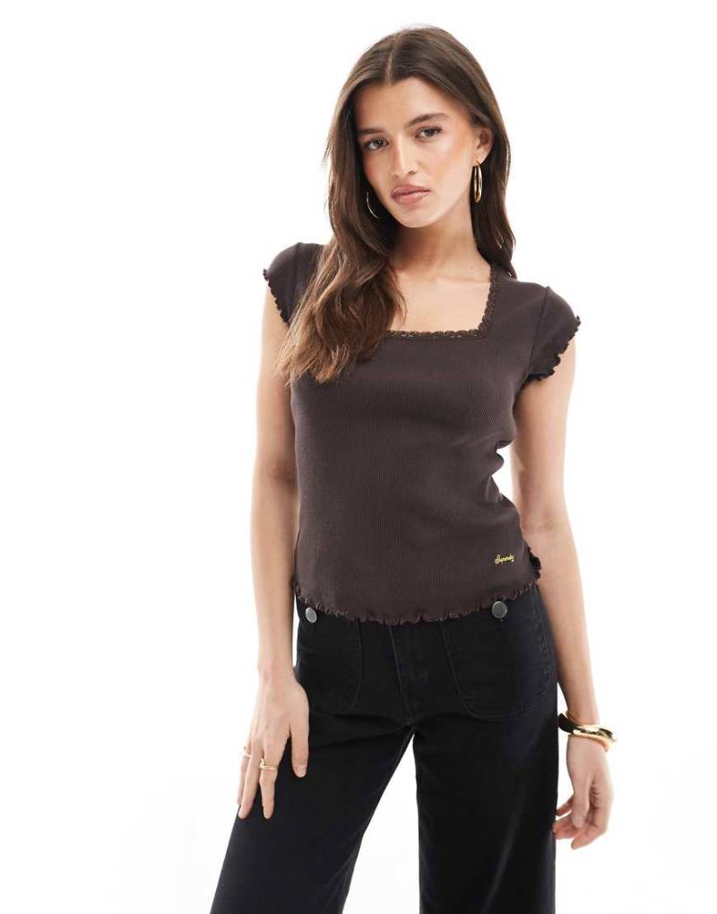 Superdry - Essential - Kurzärmliges T-Shirt in Dunkelbraun mit quadratischem Ausschnitt von Superdry