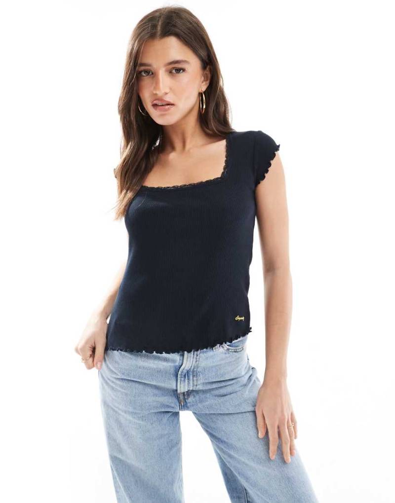 Superdry - Essential - Kurzärmliges T-Shirt in Eclipse-Marineblau mit quadratischem Ausschnitt von Superdry