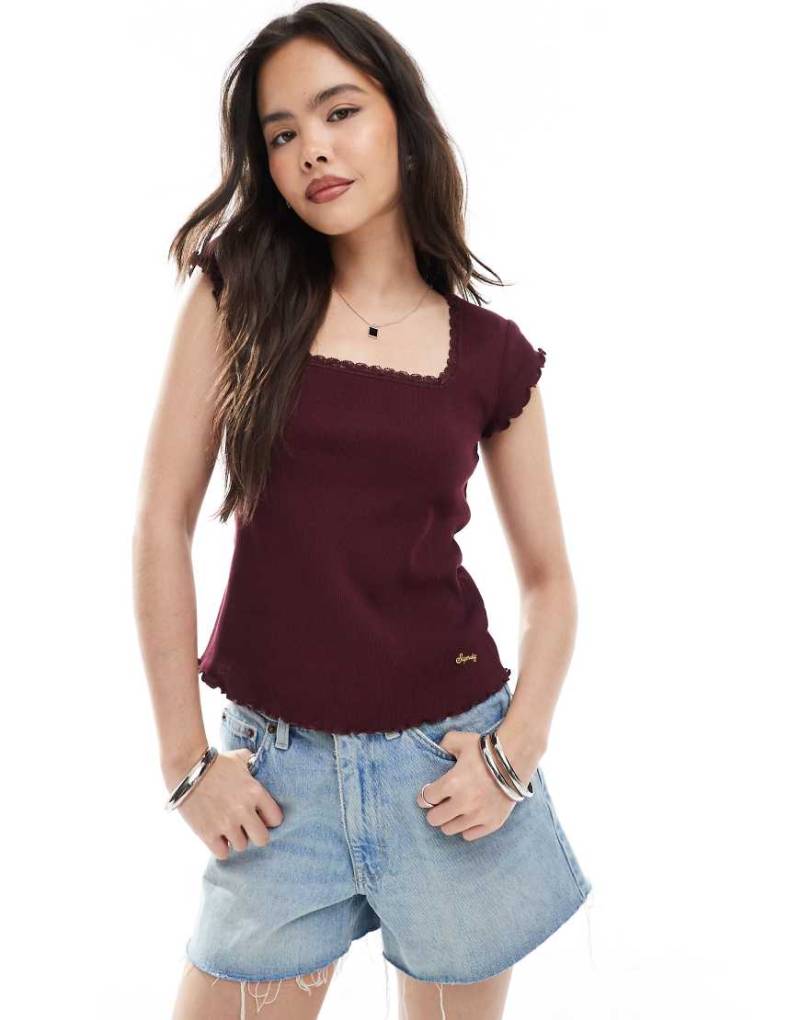 Superdry - Essential - Kurzärmliges T-Shirt in Portweinrot mit quadratischem Ausschnitt von Superdry