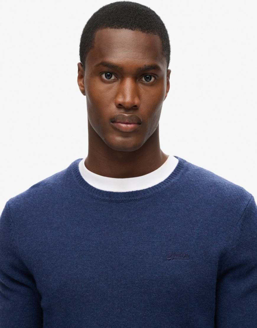 Superdry - Essential - Slim-Fit-Pullover in leuchtendem meliertem Blau mit Rundhalsausschnitt von Superdry