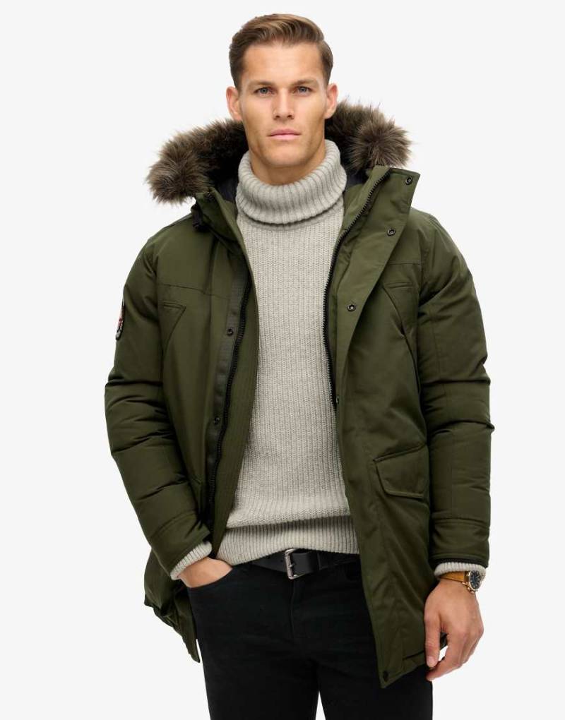 Superdry - Everest - Parka in Military-Khakigrün mit Kunstpelzbesatz von Superdry
