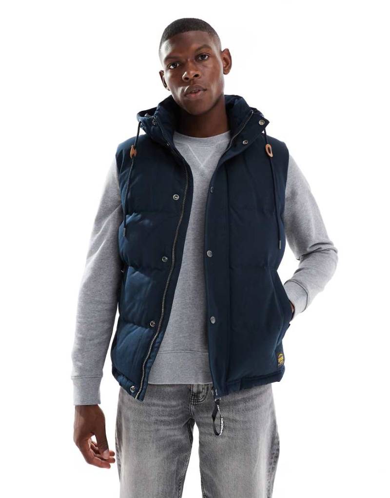 Superdry - Everest - Steppweste in Eclipse-Navy mit Kapuze-Marineblau von Superdry