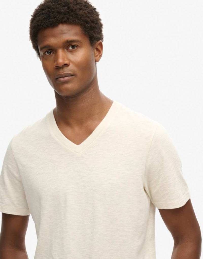Superdry - Fein genopptes T-Shirt in Hellbeige meliert mit V-Ausschnitt-Weiß von Superdry