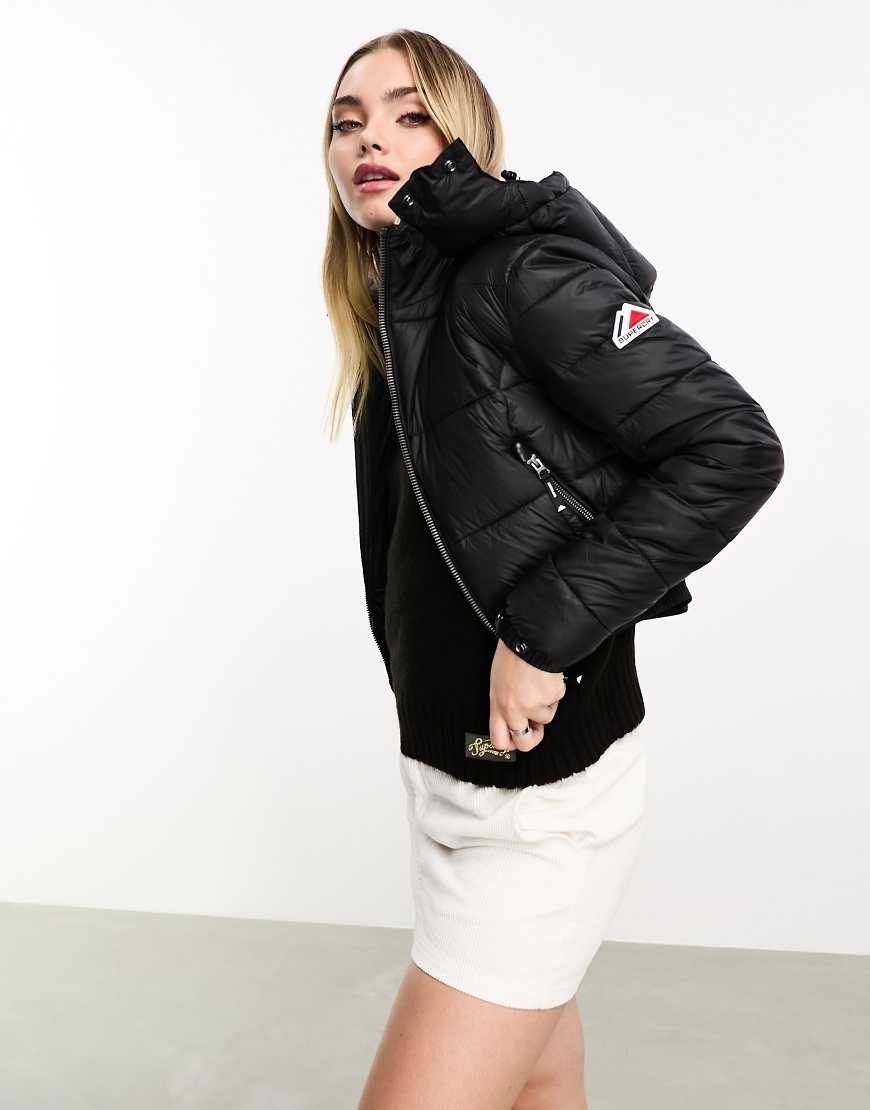 Superdry - Fuji - Kurze Jacke in Schwarz mit Kapuze von Superdry