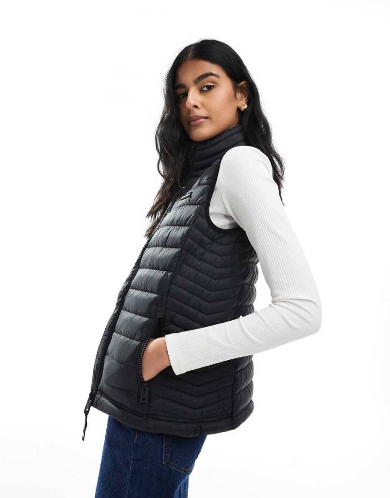 Superdry - Fuji - Leichte wattierte Weste in Schwarz von Superdry