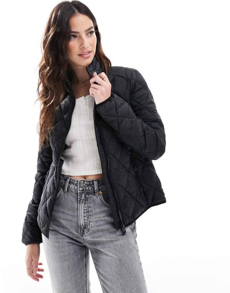 Superdry - Fuji Lite - Jacke in Schwarz mit Rautensteppmuster von Superdry