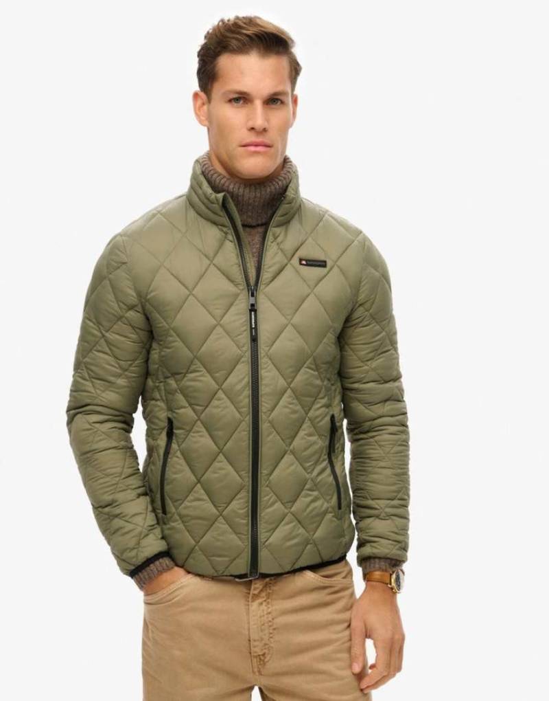 Superdry - Fuji Lite - Jacke in staubigem Olivgrün mit Rautensteppmuster von Superdry