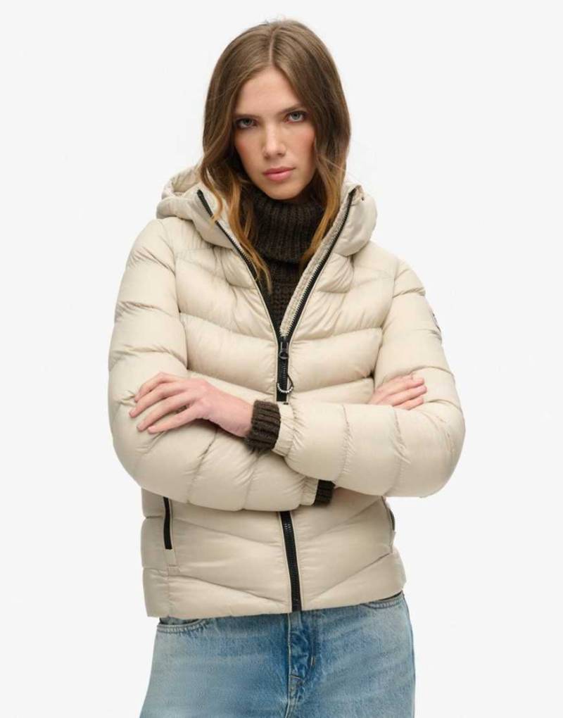 Superdry - Fuji - Sportliche Steppjacke in Pelikan-Beige mit Kapuze-Neutral von Superdry