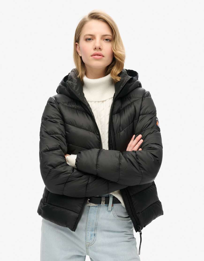 Superdry - Fuji - Wattierte Steppjacke in Schwarz mit Kapuze von Superdry