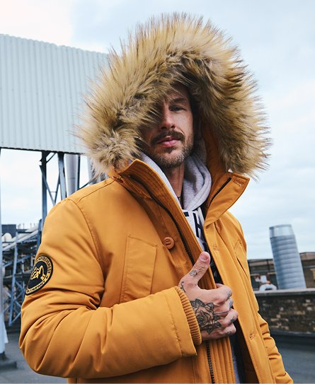 Superdry Men's Everest Parka mit Kunstfellkapuze Gelb - Größe: M von Superdry