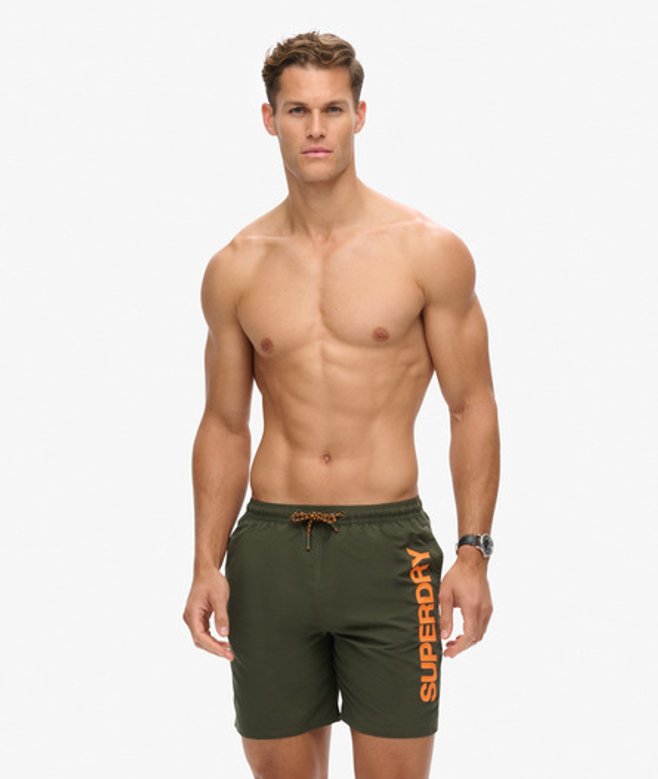 Superdry Herren Kaki 17" Badeshorts aus Recyceltem Material mit Sportgrafik, Größe: XXL von Superdry