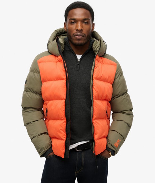 Superdry Herren Kaki und Orange Sport Steppjacke in mit Kapuze Blockfarben, Größe: M von Superdry