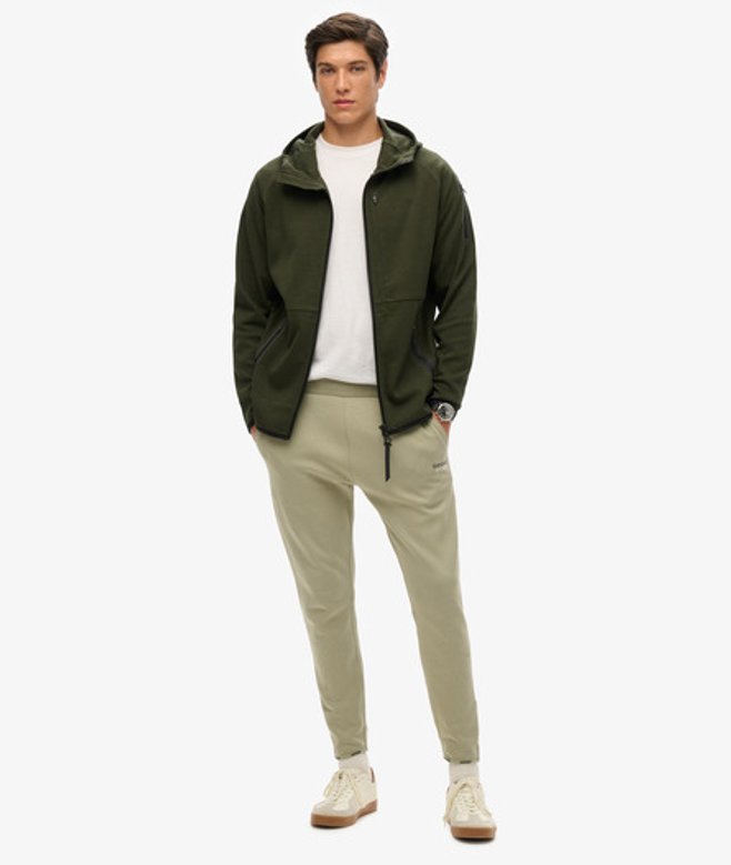 Superdry Herren Sport Tech Jogginghose in Karottenform mit Logo Dunkelgrün - Größe: L von Superdry