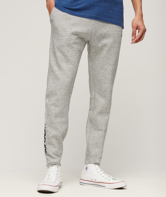 Superdry Herren Sport Tech Jogginghose in Karottenform mit Logo Grau - Größe: M Superdry Herren Sport Tech Jogginghose in Karottenform mit Logo Grau - Größe: M von Superdry