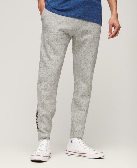 Superdry Herren Sport Tech Jogginghose in Karottenform mit Logo Grau - Größe: XL von Superdry