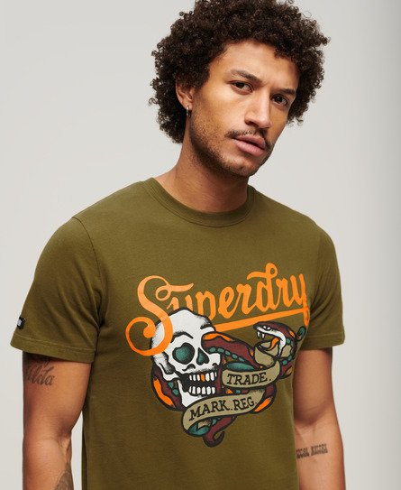 Superdry Herren Grün T-Shirt mit Tattoo-Schriftzug und Logo-Druck, Größe: XL von Superdry