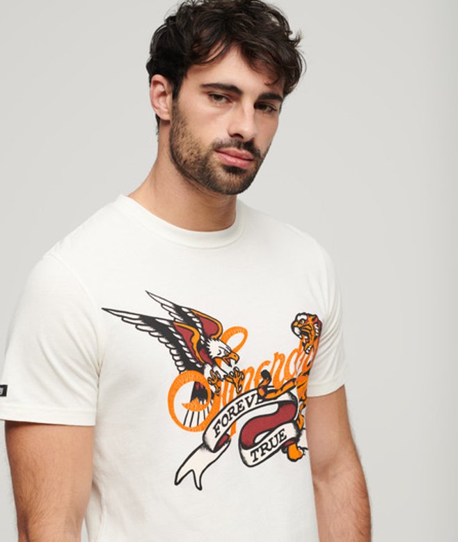Superdry Herren Weiß und Gelb T-Shirt mit Tattoo-Schriftzug Grafikdruck, Größe: M von Superdry