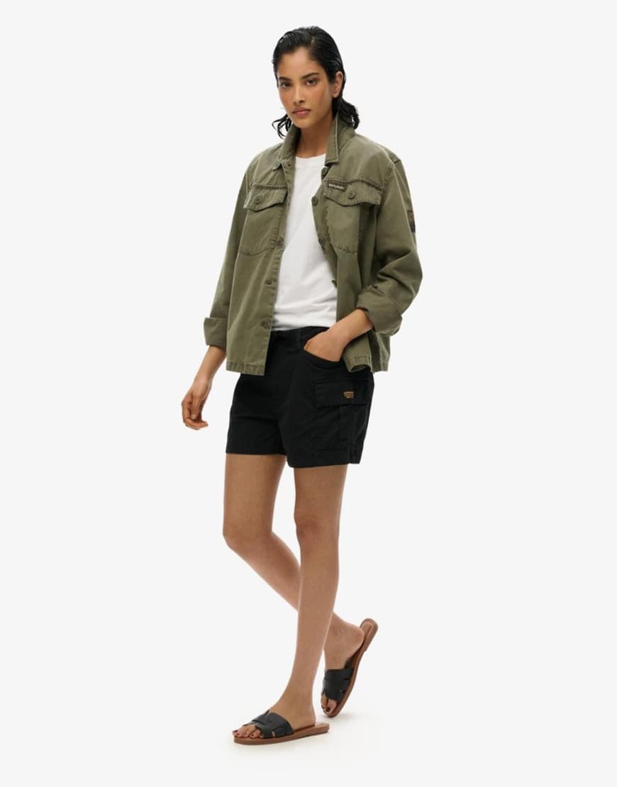 Superdry - Knappe Cargo-Shorts in Schwarz Superdry - Knappe Cargo-Shorts in Schwarz von Superdry