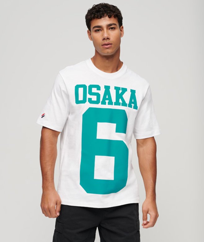 Superdry Herren Locker Geschnittenes Osaka T-shirt mit Logo Weiß - Größe: S Superdry Herren Locker Geschnittenes Osaka T-shirt mit Logo Weiß - Größe: S von Superdry