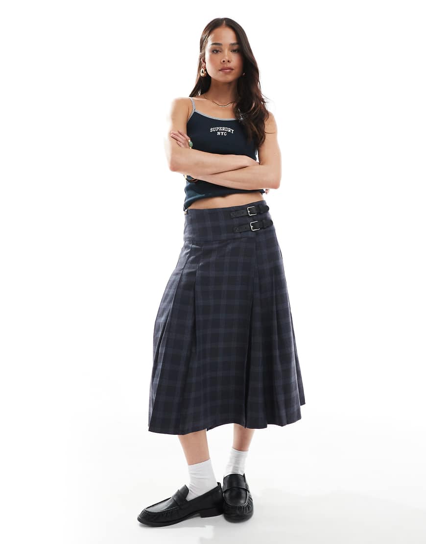 Superdry - Midi-Faltenrock in kariertem Anthrazit-Grau von Superdry