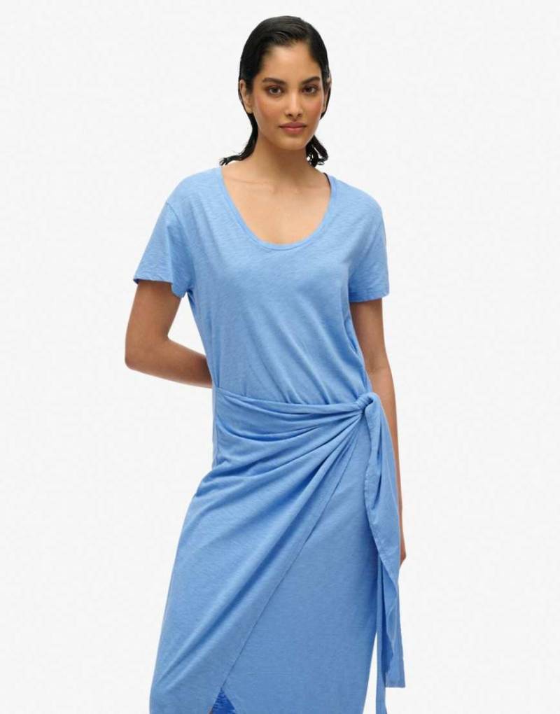 Superdry - Midi-Wickelkleid in meliertem Glockenblumenblau von Superdry