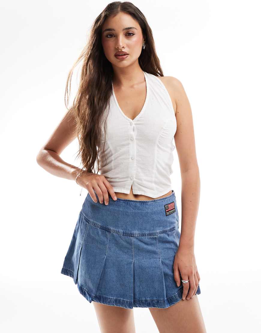 Superdry - Mini-Faltenrock in Vintage-Waschung mit Aufnäher-Blau von Superdry