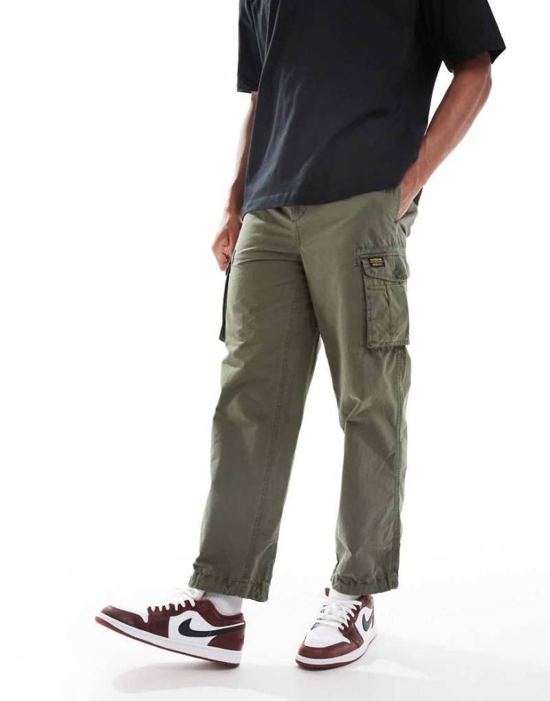 Superdry - Parachute - Leichte Cargo-Shorts in Schnittlauch-Grün von Superdry