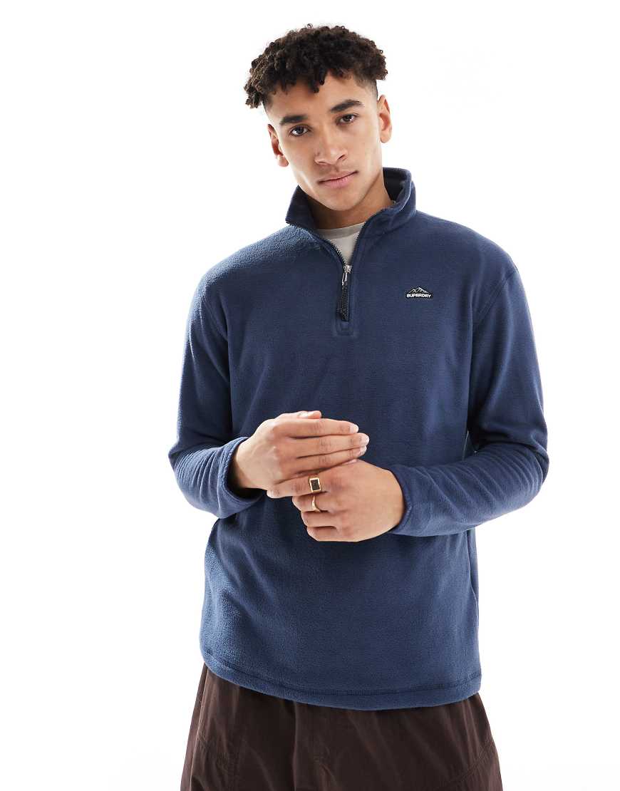 Superdry - Polarfleece-Sweatshirt in Lauren-Marineblau mit kurzem Reißverschluss Superdry - Polarfleece-Sweatshirt in Lauren-Marineblau mit kurzem Reißverschluss von Superdry