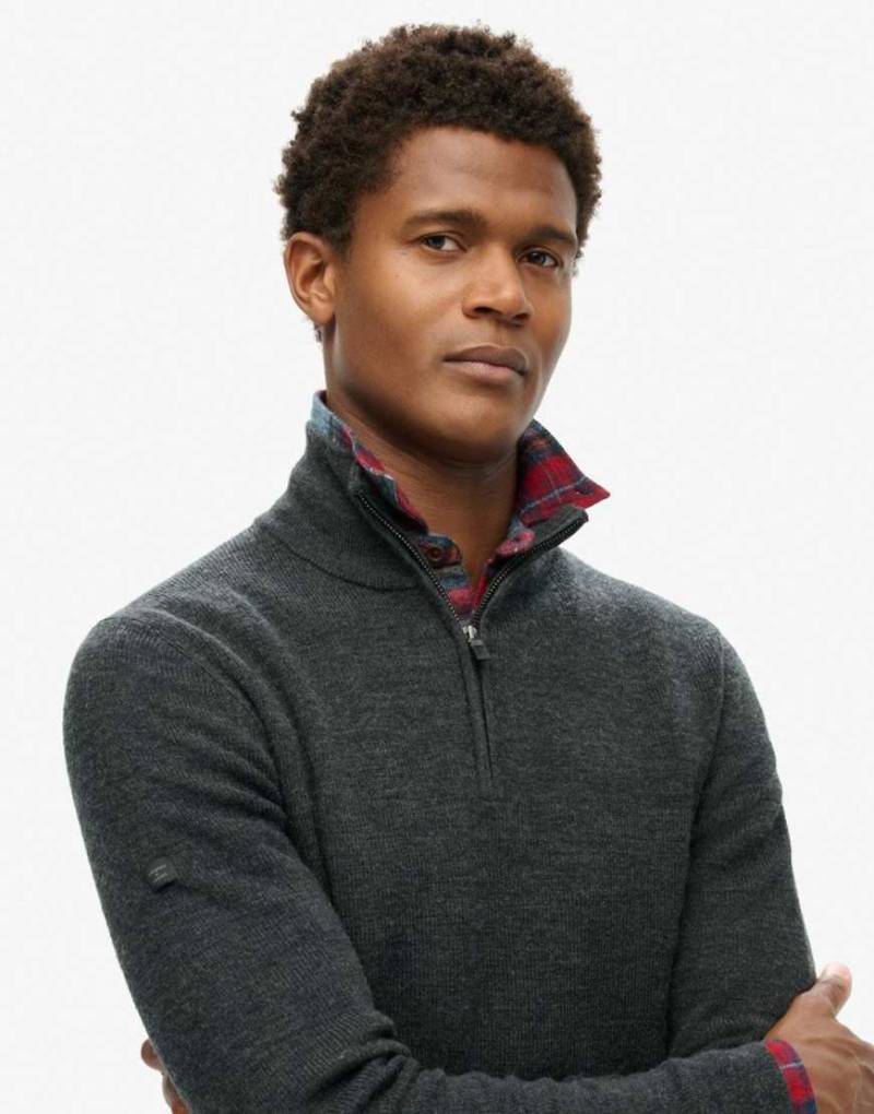 Superdry - Pullover aus Merinowolle in dunklem meliertem Anthrazit mit kurzem Reißverschluss-Grau von Superdry