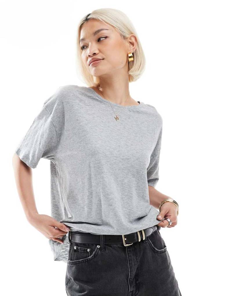 Superdry - Studios - T-Shirt in Rauchgrau meliert mit tief angesetzter Schultern von Superdry