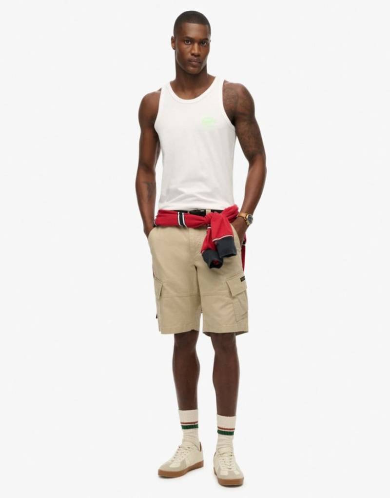 Superdry - Trägertop in optischem Weiß mit kontrastierendem Schriftzug von Superdry