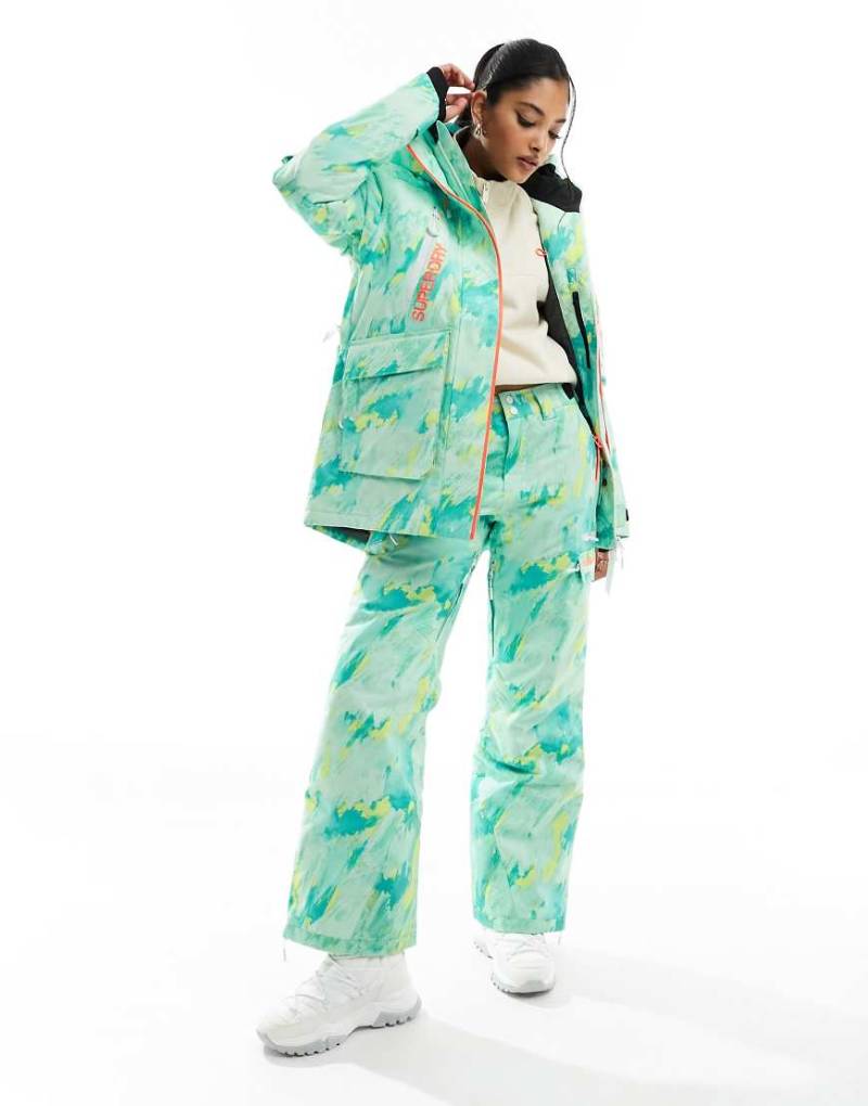 Superdry - Ultimate Rescue - Skihose mit abstraktem Muster in Blau- und Limettengrün von Superdry