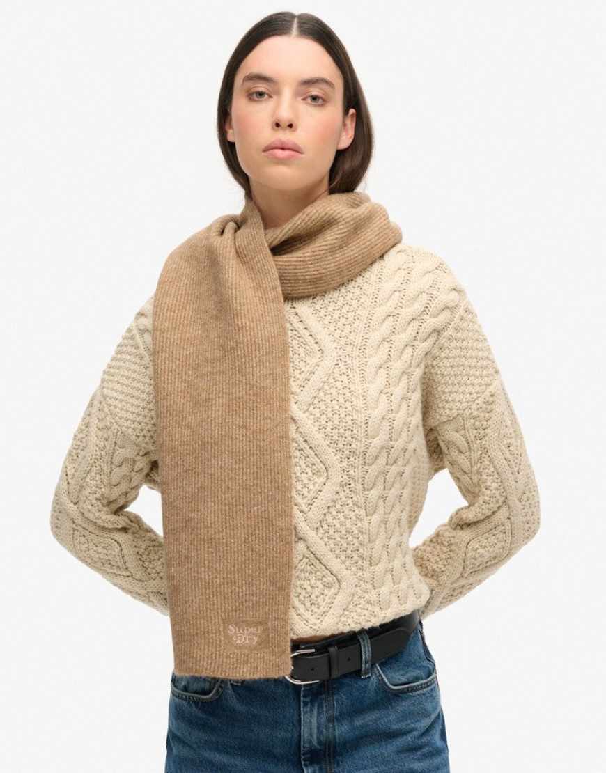 Superdry - Weicher, gerippter Strickschal in geröstetem Kokosnussbraun-Brown von Superdry
