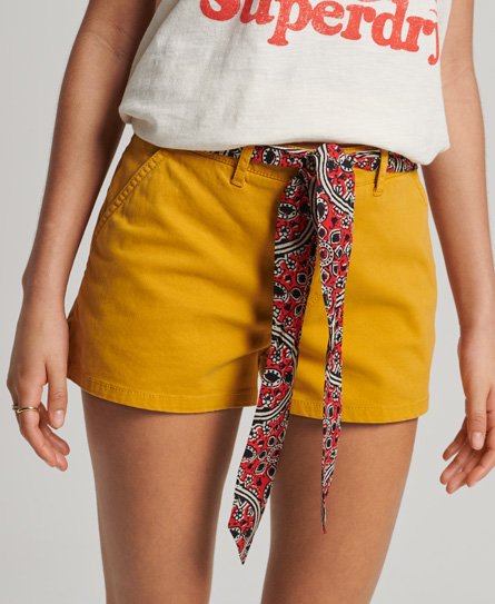 Superdry Women's Chino Hot Shorts aus Bio-Baumwolle im Vintage-Look Gelb - Größe: 42 von Superdry