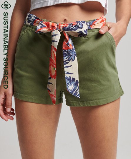 Superdry Women's Chino Hot Shorts aus Bio-Baumwolle im Vintage-Look Grün - Größe: 42 von Superdry