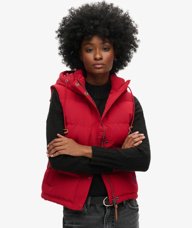 Superdry Damen Rot Everest Steppweste mit Kapuze, Größe: 40 Superdry Damen Rot Everest Steppweste mit Kapuze, Größe: 40 von Superdry