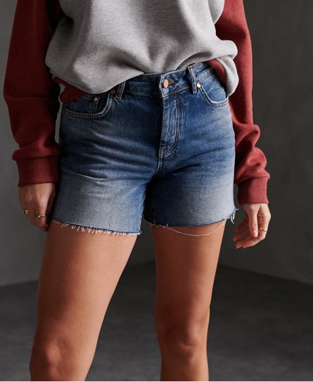 Superdry Women's Mittellange Denim-Shorts Gold - Größe: 34 von Superdry