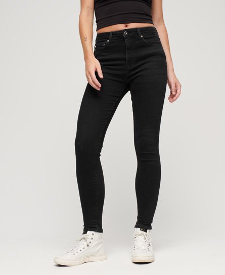 Superdry Women's Röhrenjeans mit Mittlerer Leibhöhe aus Bio-Baumwolle Schwarz - Größe: 25/32 von Superdry