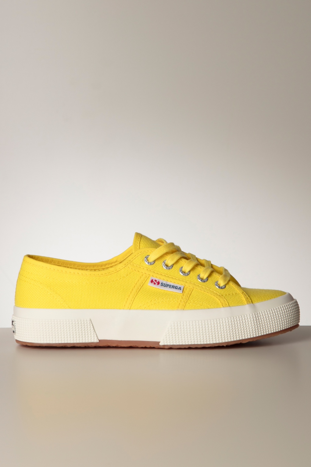 Cotu Classic Sneaker in Sunflower Yellow von Superga