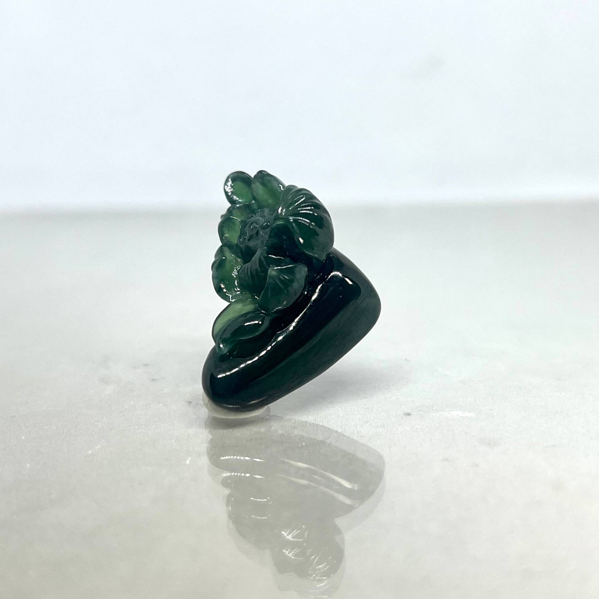 Vintage Eisige Smaragdgrün Jadeit Jade A Grade Translucent Geschnitzt Mit Lotus Anhänger Ul081121-4 24, 6mm 15, 6mm | B 11, 7mm | T von Superjadelite