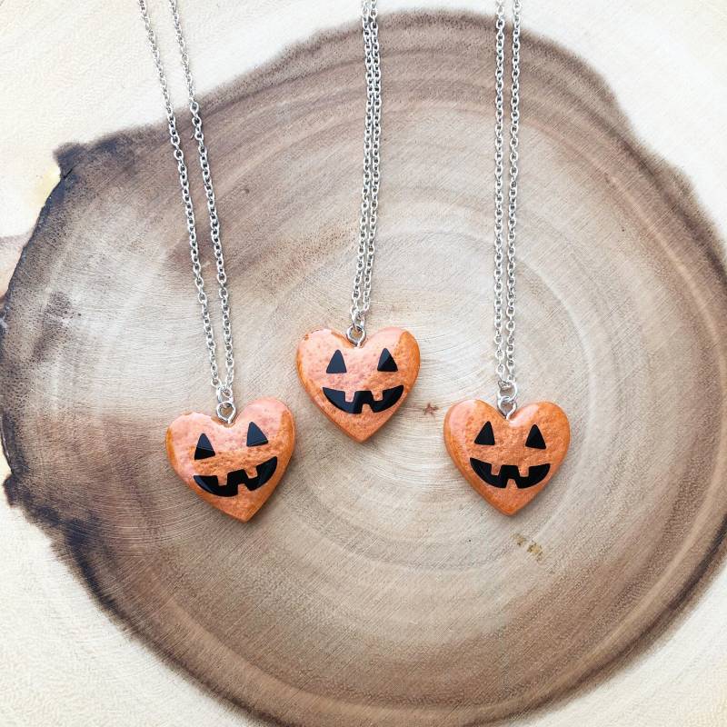 Jack O Windlicht Orange Herz Harz Kette An Einer - Resin Schmuck von Superluckydesigns