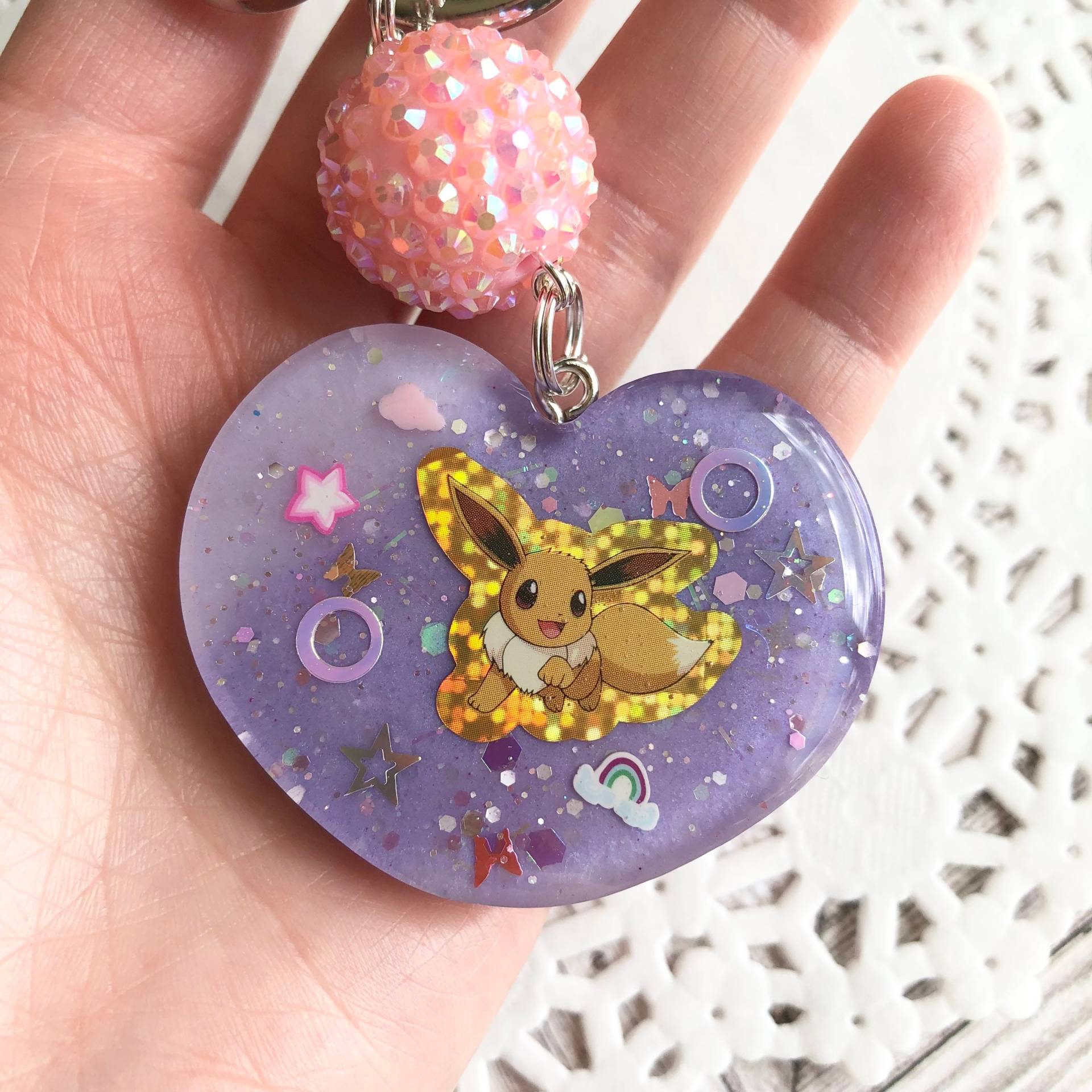 Süßer Glitzernder Lila Charakter Schlüsselanhänger - Resin von Superluckydesigns